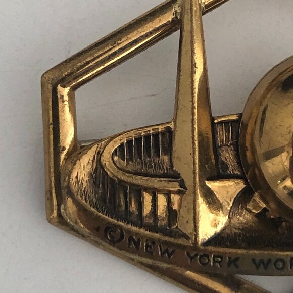 Vintage 1939 New York World's Fair Trylon & Perisphere Locket Pin Brooch - Picture 4 of 9